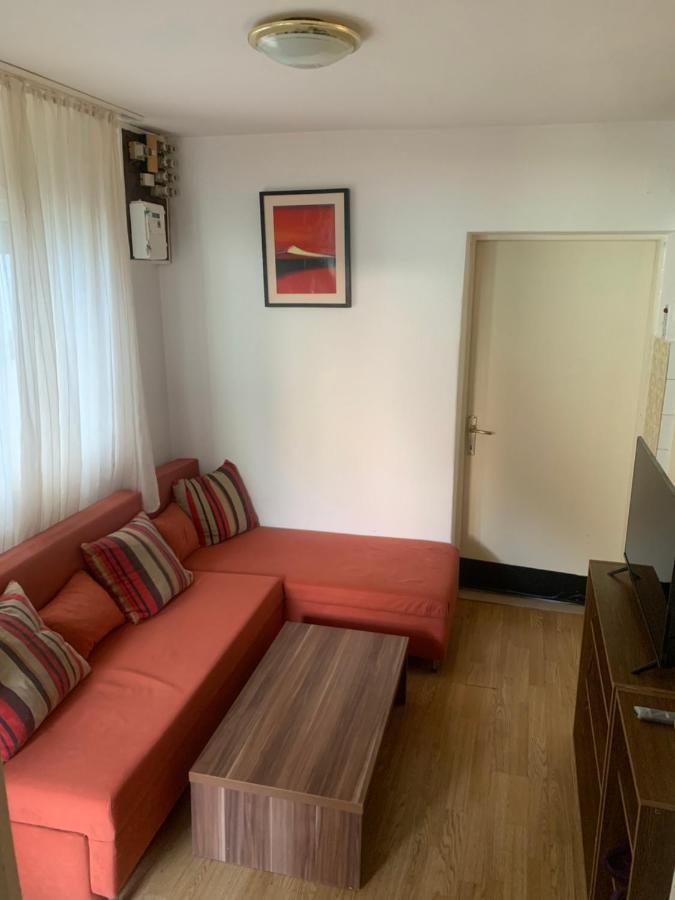 Cheerfull 2-Bedroom With Patio. Close To All Ameneties. Ζάγκρεμπ Εξωτερικό φωτογραφία